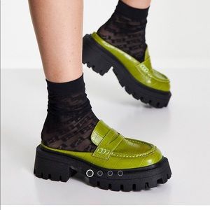 Chunky loafer mule in green croc